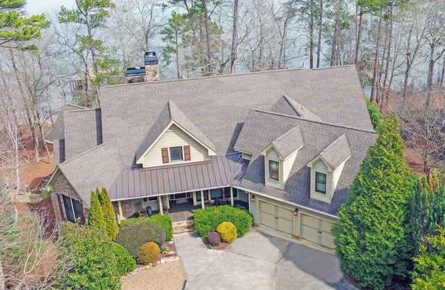 Spacious 7-bedroom lakefront at Currahee Club