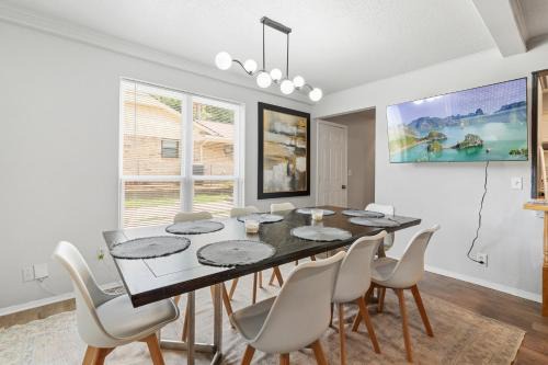 Spacious 8 Bedrooms Retreat Pool Table #08