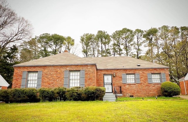 Spacious 8BR Getaway: 2 Homes, BBQ Near Downtown