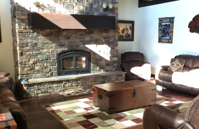 Spacious and beautiful 5400 sq. ft. cabin located near Palisade State Park.