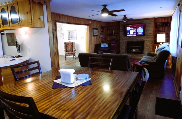 Spacious and Comfortable, House and Garden close to Everything