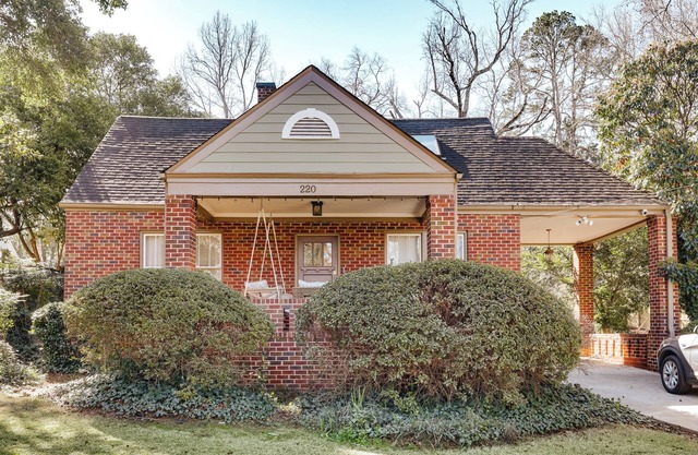 Spacious and Comfortable 5 Points Home- Walk to UGA games, campus & more!
