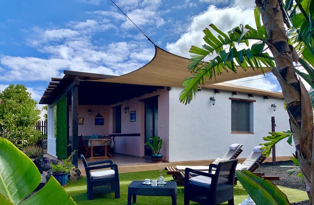 Spacious and independent villa with private garden in Lajares.