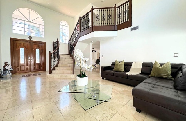 Spacious and Luxurious 4bd 3br House Pool Tub BBQ Private