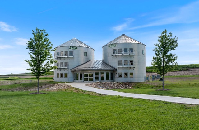 Spacious and modern guestrooms located a short drive from Omaha/Council Bluffs