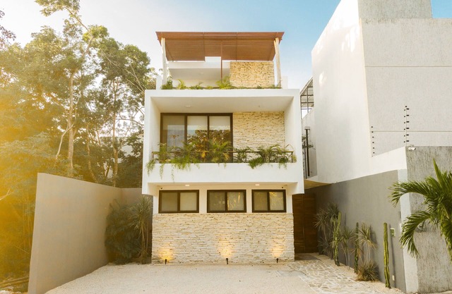 Spacious and Private 3 Bedroom Jungle Villa close to cenotes