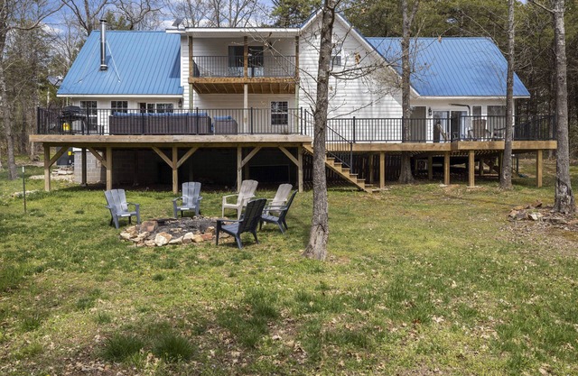 Spacious and Private. Fire pit, game room. Ample parking. King beds!