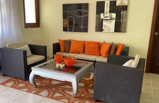 Spacious apartment in a Golf Community — 10 min from the beach!