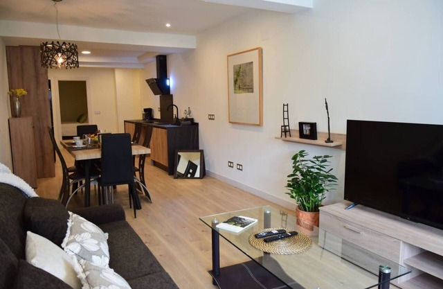Spacious apartment 9 min from the beach