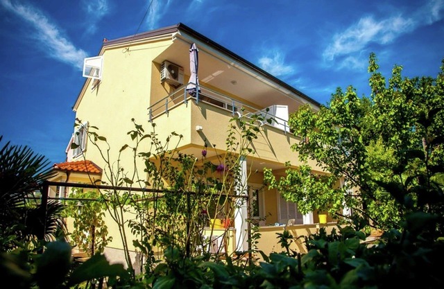 Spacious Apartment in Vantacici near Sea