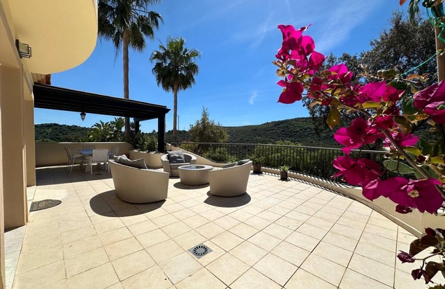 Spacious Apartment in San Roque Golf Club