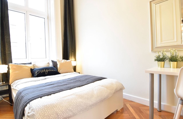 Spacious apartment with 12 bedrooms with AC in beautiful Budapest
