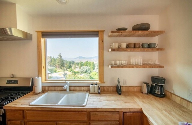 Spacious artist's studio loft apartment with view