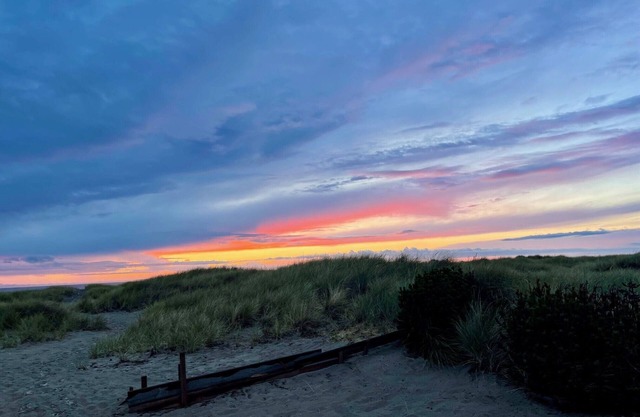 Spacious Beachfront Home, 3BR/3BA! Dogs w/Approval. Special Rates, Inquire!