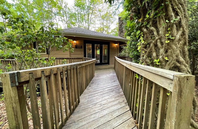 Spacious Brevard Cabin w/Views & Pool/Golf/Lake