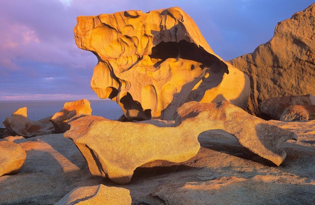 Spacious building with 9 bedrooms and AC, WiFi in charming Madinah