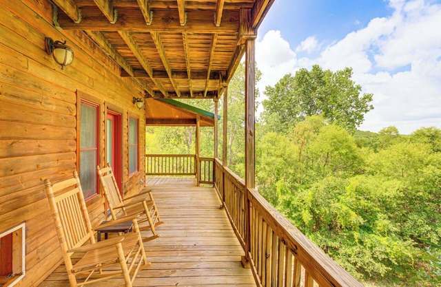 Spacious Cabin w/Views, Near Lake Lawtonka!