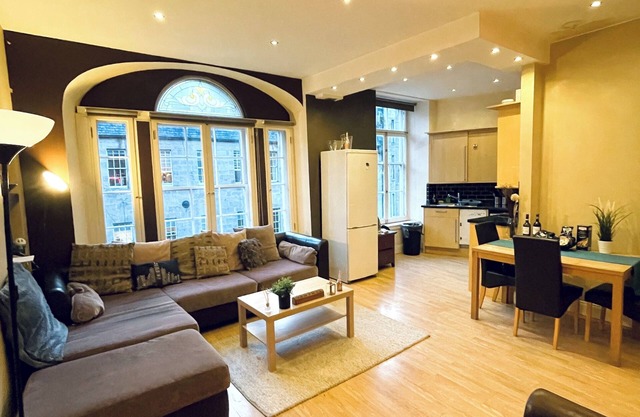 Spacious Central Apartment Next to Royal Mile