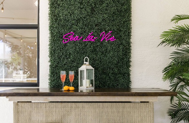 Spacious & Clean Family-Sized Home - By Beaches/IMG/Airport/Downtown