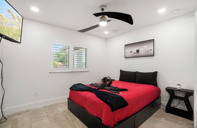 Spacious & Comfortable - 4 BR - Large Land