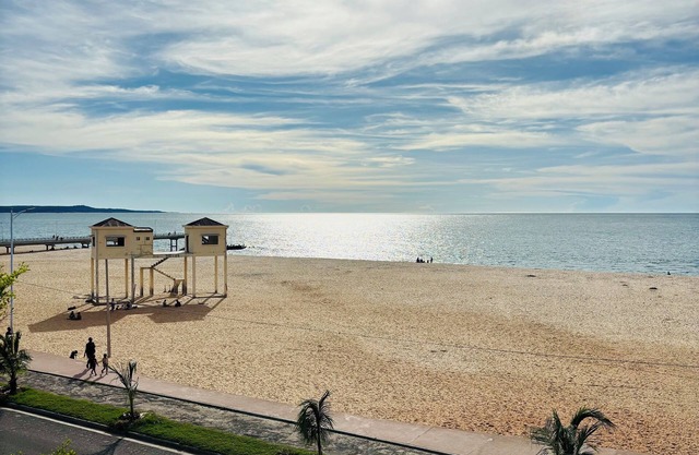 Spacious, comfortable apartment. The seaside in the city!