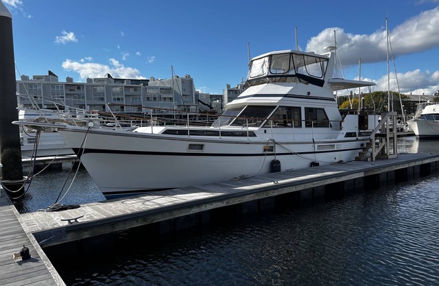 Spacious & Comfy 2BR/2Bath Yacht - Heat & AC - On Freedom Trail-Walk to Downtown