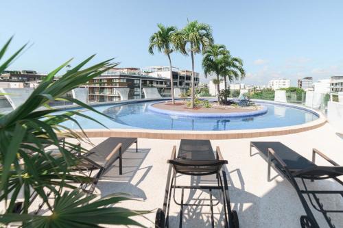 Spacious Condo 200m from Beach & 5th Ave