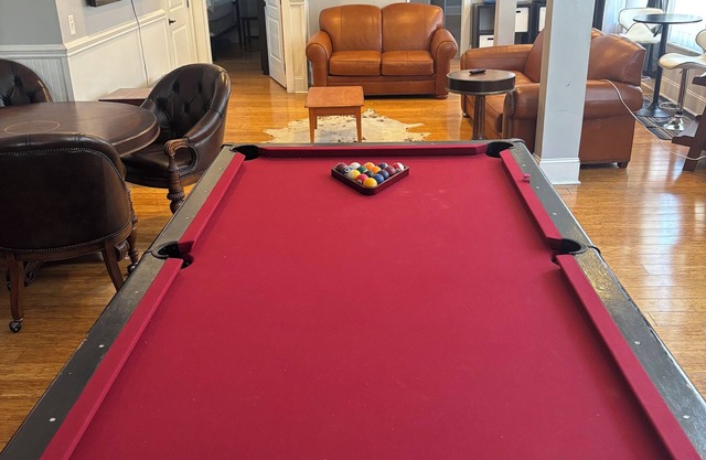 Spacious condo in the heart of nightlife district