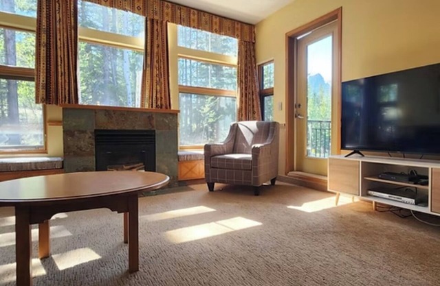 Spacious Condo Unit Nestled on Three Sisters Mountainside