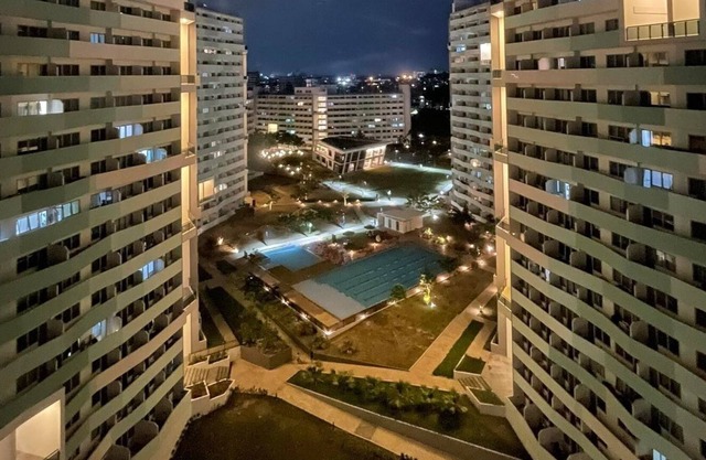 Spacious Condo Unit for Staycation With Netflix!