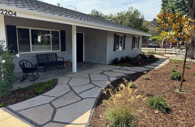 Spacious contemporary house in the heart of Los Olivos