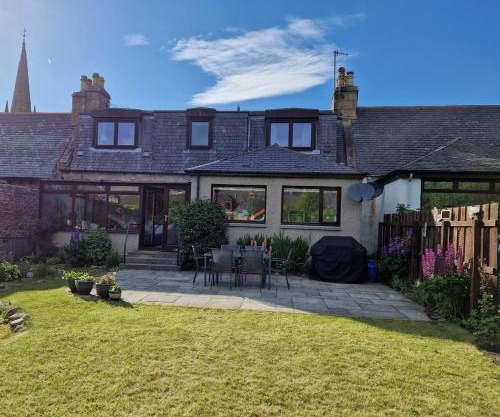 Spacious cosy welcoming cottage