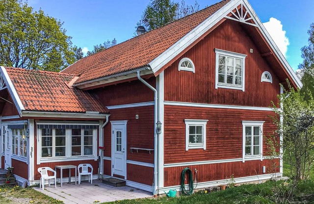 Spacious cottage for holidaymakers with pets in Åkerby.