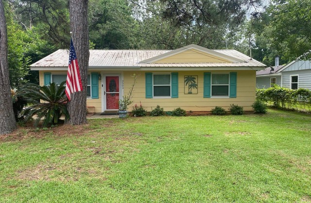 Spacious Cottage Near Mobile Bay