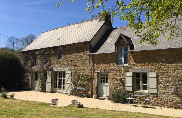 Spacious country retreat in a rural setting with 7.5 acre private wood