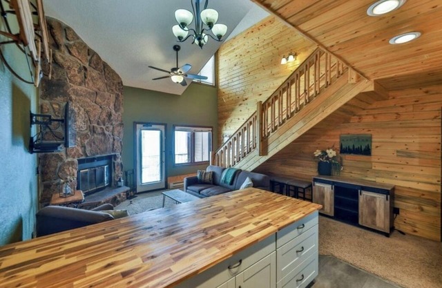Spacious Cozy 2+ BR 2 Bath Getaway Ski Winter Park & Granby Dog Ok Pool Hot Tub