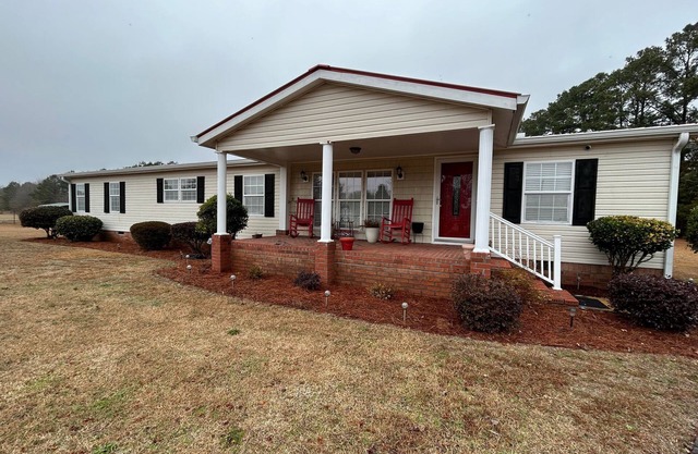 Spacious Cozy 4 BR Home w/Wi-Fi & Free Parking