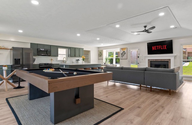 Spacious & Cozy ~ Close to Fort Moore ~ Pool Table