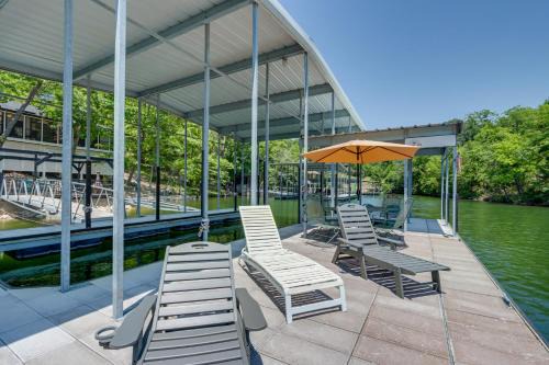 Spacious Decks and Dock Margaritaville Home!