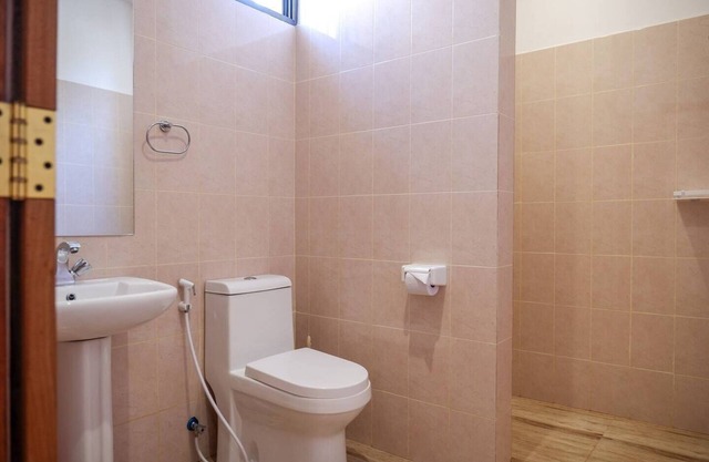 Spacious Double Room no4 in Nungwi near the beach