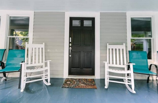 Spacious downtown apt A next to Franklin st.