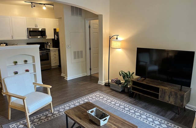 Spacious, Elegant 2BR apartment near Frederick