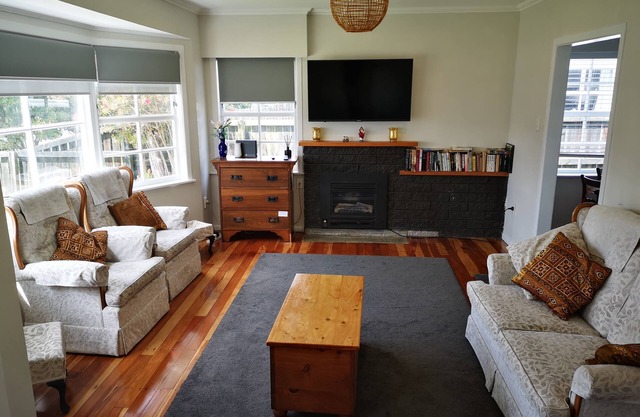 Spacious Entire Holiday Home 4 BRs (Sleeps 7)