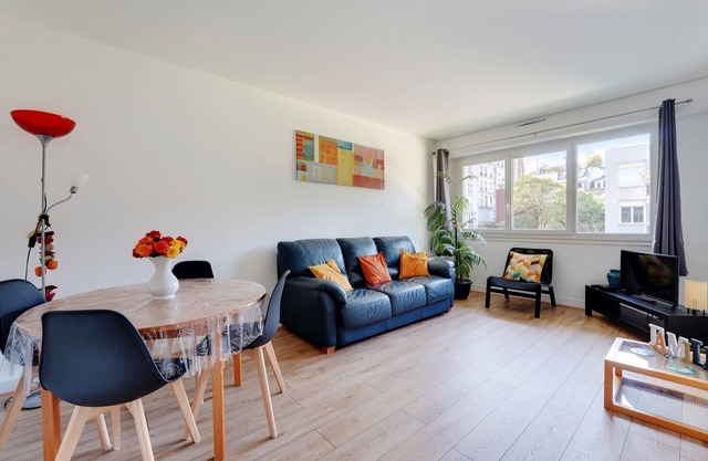 Spacious Family Flat 2bdr & Private Parking Sup