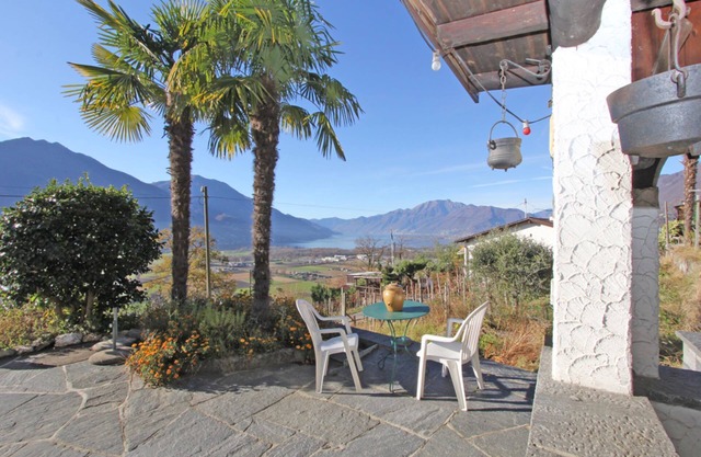 Spacious Family-Friendly Holiday Home with Stunning Mountain Views