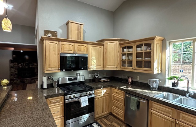 Spacious Family Getaway-Pollock Pines