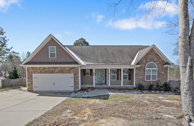 Spacious Family Gem in Sanford with playground and WiFi. Enjoy your stay!