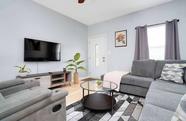 Spacious Family Home | Churchill Downs & Downtown!