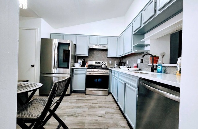 Spacious Family Home in Round Rock w/Private Yard