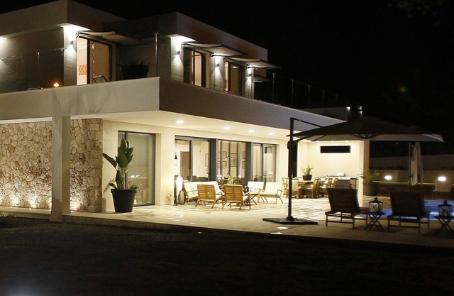 SPACIOUS FAMILY VILLA NEAR THE BEACH WITH LARGE POOL AND PLAY AREA